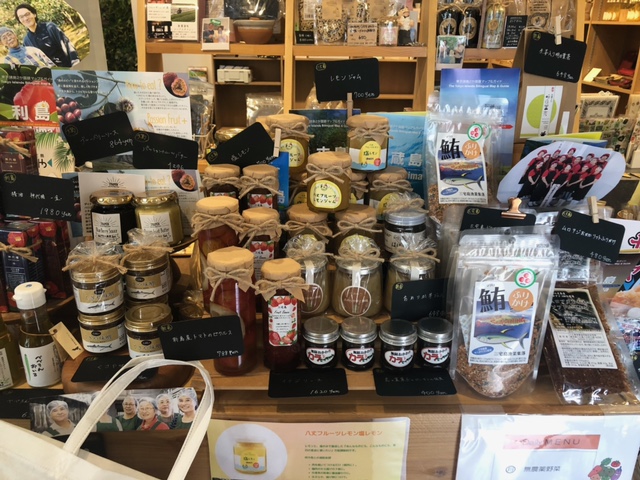 tokyo_islands_'s tweet photo. 本日、おじゃましてきました‼️島の特産品は特設スペースで10/1まで販売していますよ～😋🥬🍋🍠 https://t.co/J5xeob5gym