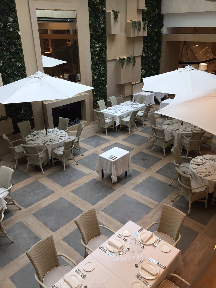 Qué ilusión volver a nuestras visitas de los viernes. Buscamos y seleccionar  los espacios más singulares para nuestros #eventos. 

Gracias a Luis Manrique y equipo del Meliá Castilla por atendernos con tanto cariño.

#organizaciondeeventos #differentiaevents #differentiaevents