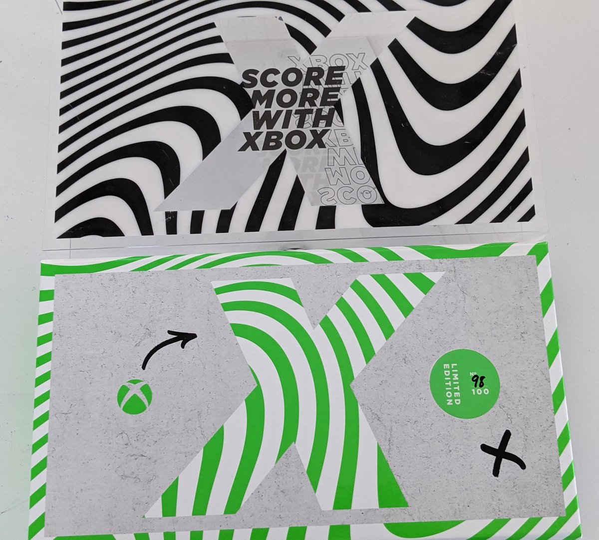 CripsyyAU's tweet image. IT'S #FIFA22 SZN 🔥

HUGE thank you to @XBOXUK for gifting me this awesome #ScoreMoreWithXbox kit! 😍

I AM GIVING AWAY...

- A copy of FIFA 22 Ultimate Edition ✅
- FIFA POINTS 🪙
- Xbox Game Pass Ultimate &amp;amp; EA PLAY 🎮

TO WIN: RT, LIKE &amp;amp; Comment using #scoremorewithxbox ♥️