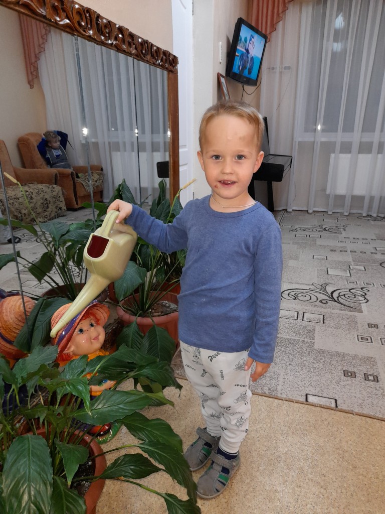 srcnes1's tweet image. #mspno Дети нашего центра с желанием учатся ухаживать за растениями, поливать, опрыскивать, протирать широкие листья от пыли. Прививая любовь к растениям, мы прививаем любовь ко всему живому на земле!