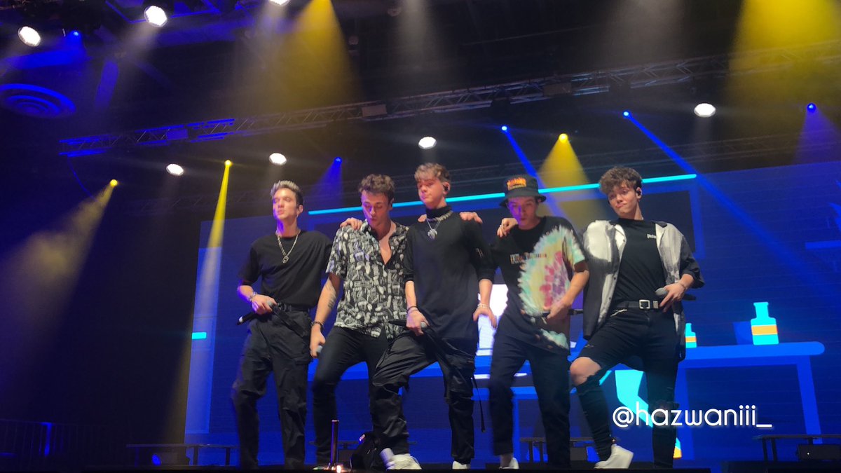 hazwaniii_'s tweet photo. to the band that gave me so much happiness in the past 5 years, happy anniversary <3 im so proud of you boys individually and as a group 🥺 to bigger success in the future! i love you so much @whydontwemusic #5yearsofwdw https://t.co/akhbDP1SyG