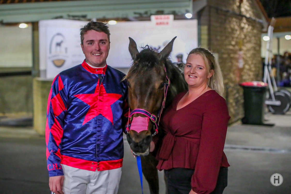 GloucesterPark's tweet photo. ROCKABALL TRIUMPHS OVER ADVERSITY
Ken Casellas | 📸 @_HamiltonCC 

Oakford trainer Caris Hamilton-Smith achieved her biggest success in harness racing when rank outsider Rockaball stormed home from the rear to win the G3 The Warwick...

👉 https://t.co/uPeV8Mlsnh https://t.co/WyvIHOtsNx