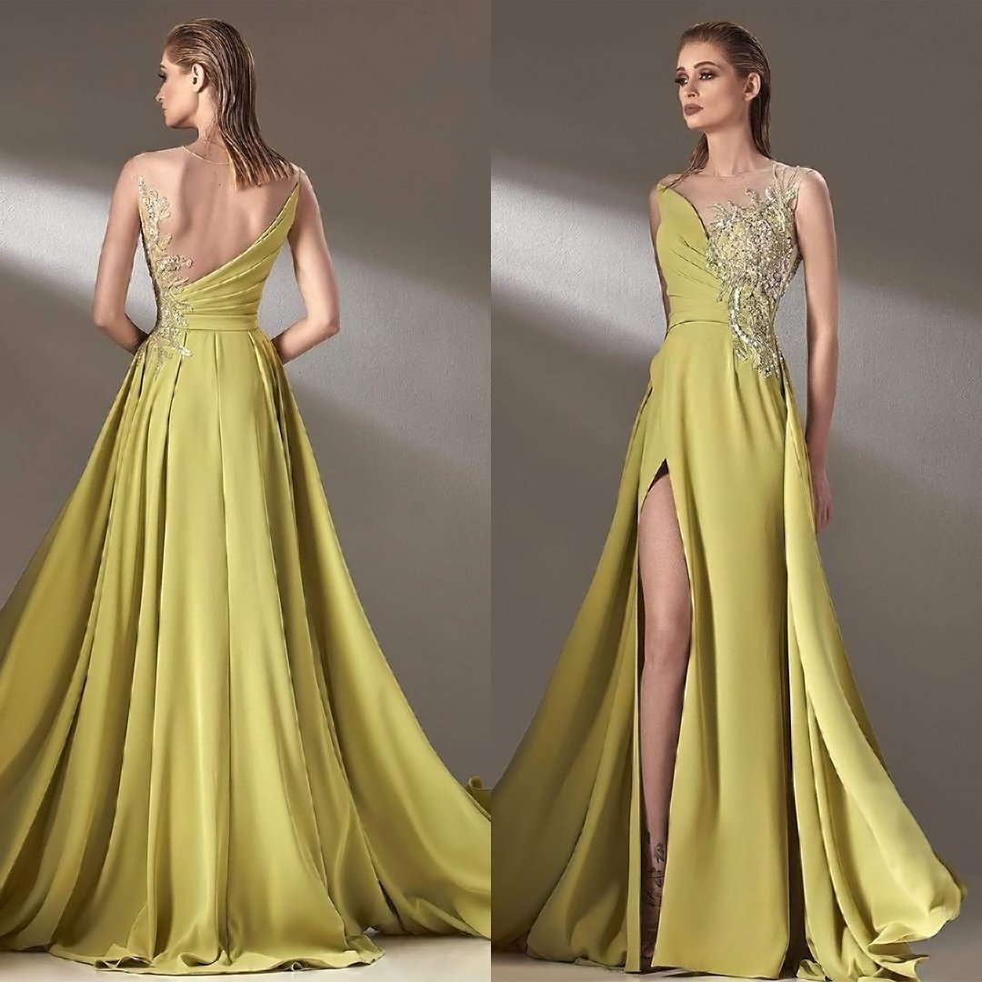 CoutureCandy1's tweet photo. Always be the #theBELLoftheball Miss #AnyaTaylorJoy. Find her #Emmy2021 gown-inspiration at Couture Candy shop by MNM Couture.
.
.
#mnmcouture #sellingpromdress #luxurydress #luxury #promdressonline #losanglese #nyf #new #newcollections #texas #vegas https://t.co/ZcWYpGr5j8