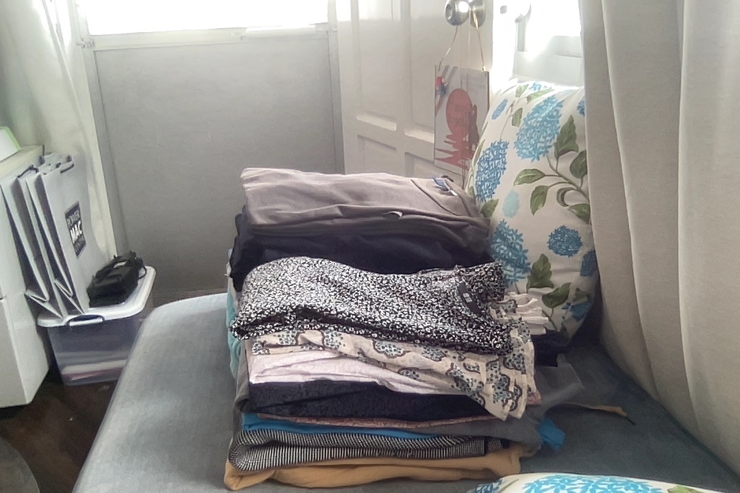 folded some clothes to help out the maids!!
#EverydayKindness #LetsAllBeKind #KindnessMatters