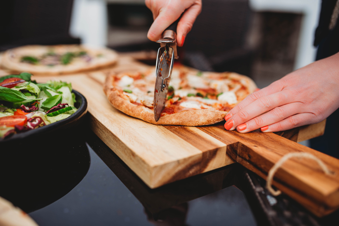 NorthernDoughCo's tweet photo. #TuesdayTip leave your cooked pizza to cool for a couple of minutes before slicing. You’ll get clean even slices with toppings which don’t fall off! 

#doughityourway #pizzatips #DIYPizza #PizzaHack https://t.co/Pluar3ULrx