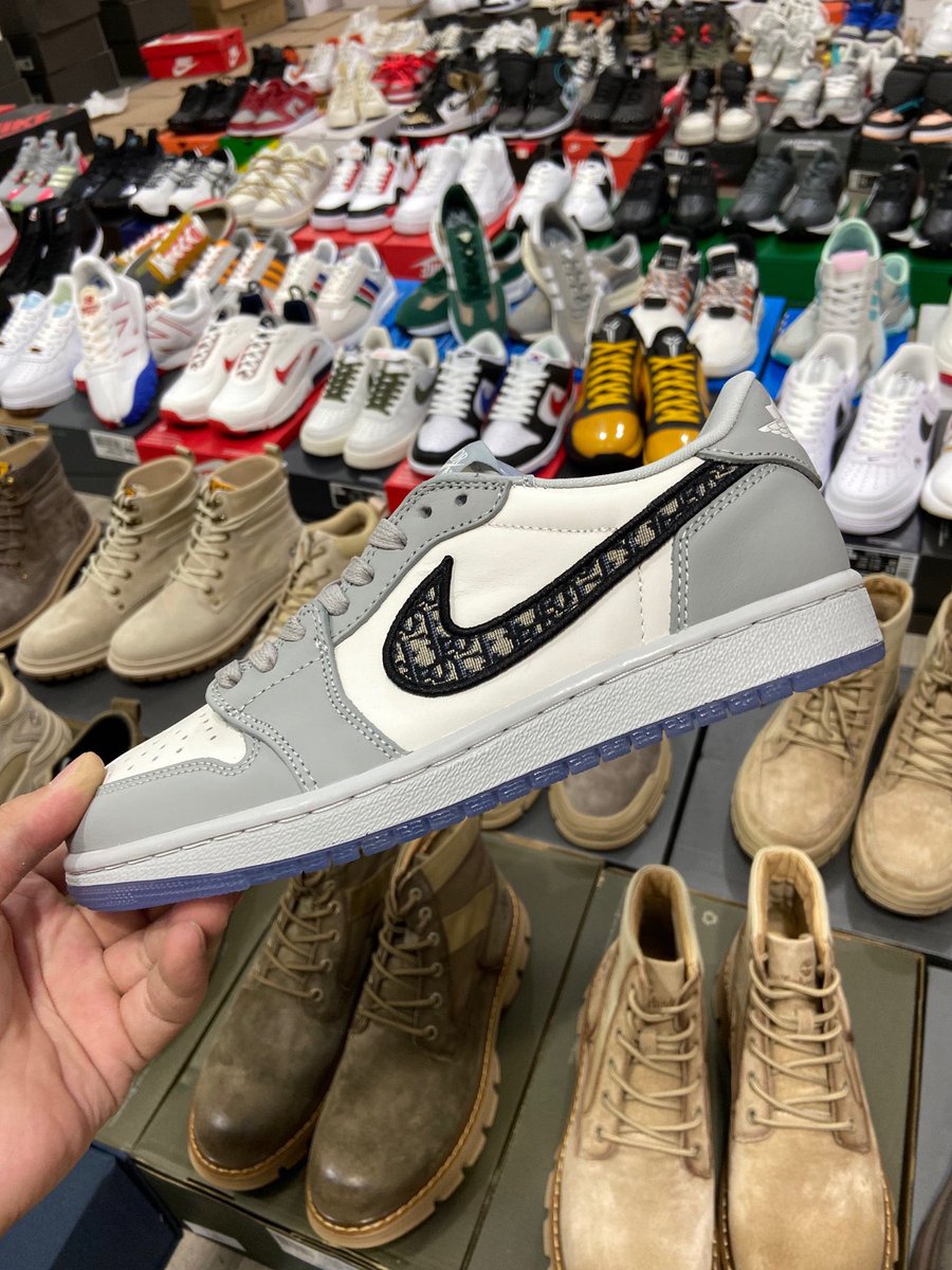 DIDI_STUDIO1's tweet photo. Dior x Air Jordan 1 Low “Grey”AJ1
尺码：36 36.5 37.5 38 38.5 39 40 40.5 41 42 42.5 43 44 44.5 45 46 47 47.5
货号：CN8608-002#32503154393007

＃Jordan
#jordan1 #Nike #NIKESB #Sneakers 
#shoes #Nikeairforce1 #airnike #streetfashion #shoes https://t.co/bwOK8dexY6
