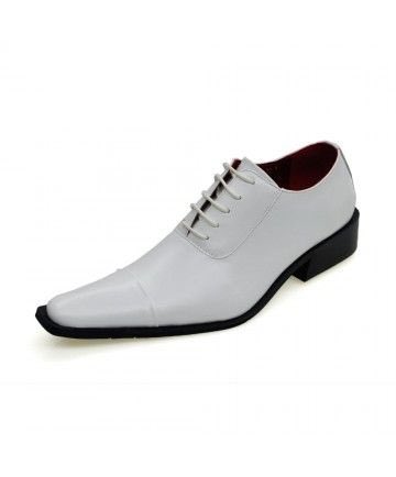 padraf's tweet photo. feel very similarly about pointy white leather dress shoes. If your dad wore shoes like this when you were growing up, you have siblings you haven’t met. https://t.co/3UqE1HmQVb