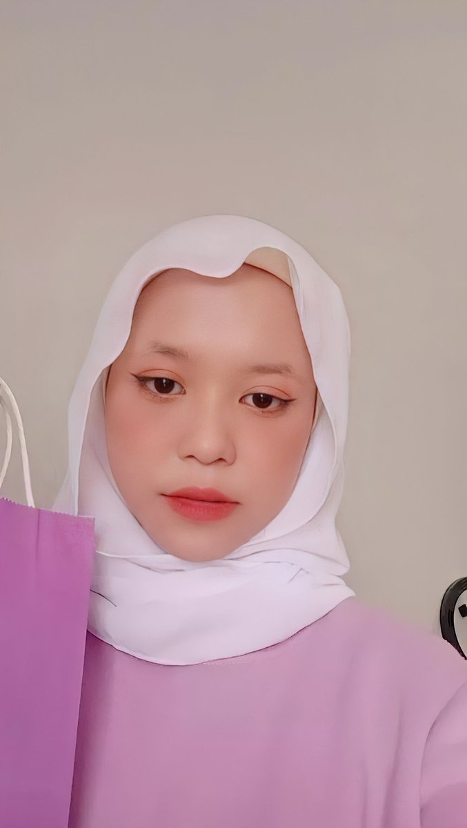 skinlabmy's tweet photo. paperbag for cod &amp; pickup  matching dengan outfit hehe 👀💜💜 https://t.co/8XecB4E8LP