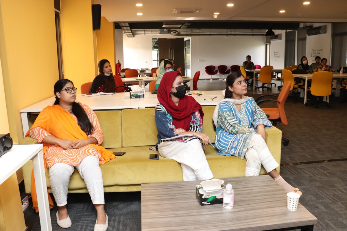 nic_islamabad's tweet photo. At the NIC interns are given the chance to develop both professionally and emotionally. This session specifically, was held on building self-confidence.
#Teamup2Skillup #Teamup4Good #TeamupIntershipProgram https://t.co/SHEprTFtcZ