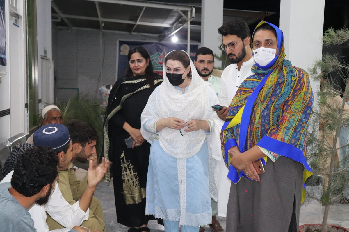 KPPWB's tweet photo. خیبرپختونخوا پناہگاہ ویلفیئر بورڈ کے چئیر پرسن نیلم طورو نے مردان پناہگاہ کا اچانک دورہ کیا۔
مردان پناہگاہ میں مسافروں کیلئے کئے گئے سہولیات کے فراہمی کا جائزہ لیا۔
مسافروں اور مزدوروں کے ساتھ بات چیت کی۔
1/3 https://t.co/Yn8x885CLH