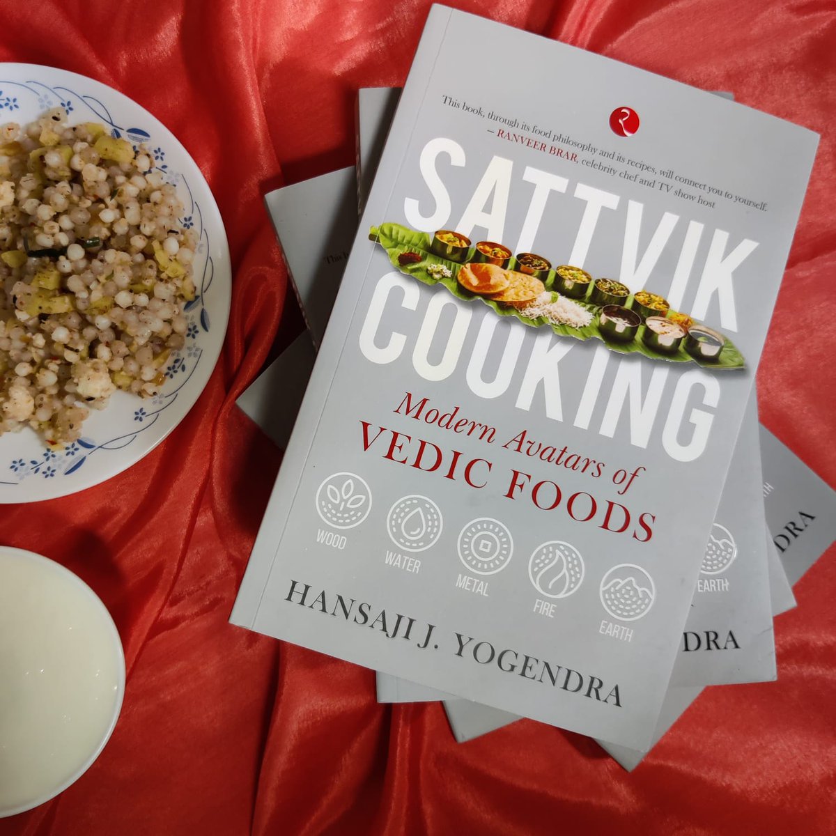 Rupa_Books's tweet photo. A unique selection of recipes that will not only satisfy the palates but will also be hugely beneficial for fitness enthusiasts. Grab your copy of #SattvikCooking to begin your journey towards a healthier future. https://t.co/FBx8a05uMw