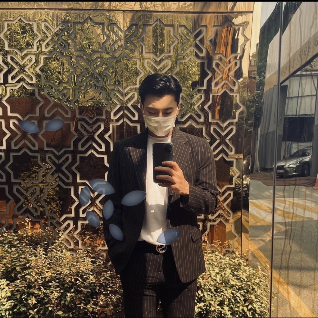 pick_8tomi's tweet photo. 우는 여성들 오백명 등장 https://t.co/CLRPjmQq6k