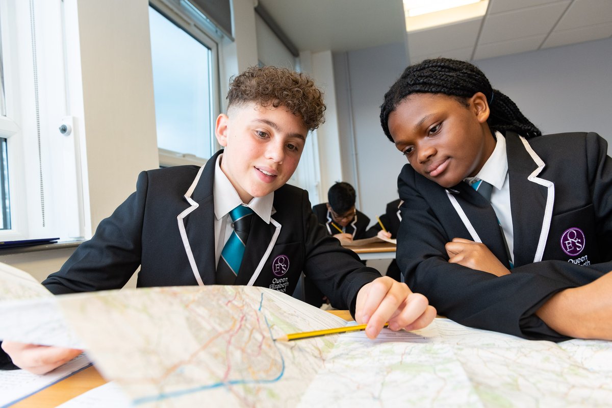 QESLuton's tweet photo. Our students and staff are excited for our open evening tonight. We are looking forward to meeting prospective families from 5:00pm! Headteacher's speeches are at 5:15pm, 6:00pm and 7:00pm. #QESLife #OpenEvents2021 https://t.co/0e6YJh9EHX