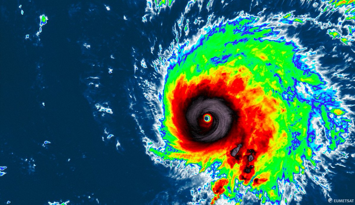 CycloneTrackOZ's tweet photo. #MajorHurricaneSam #HurricaneSam at peak intensity, likely as a borderline #category4 or #category5 hurricane, will have to wait for the TCR to come out. Nonetheless very impressive on #Satellite https://t.co/Erf0tHMwpJ