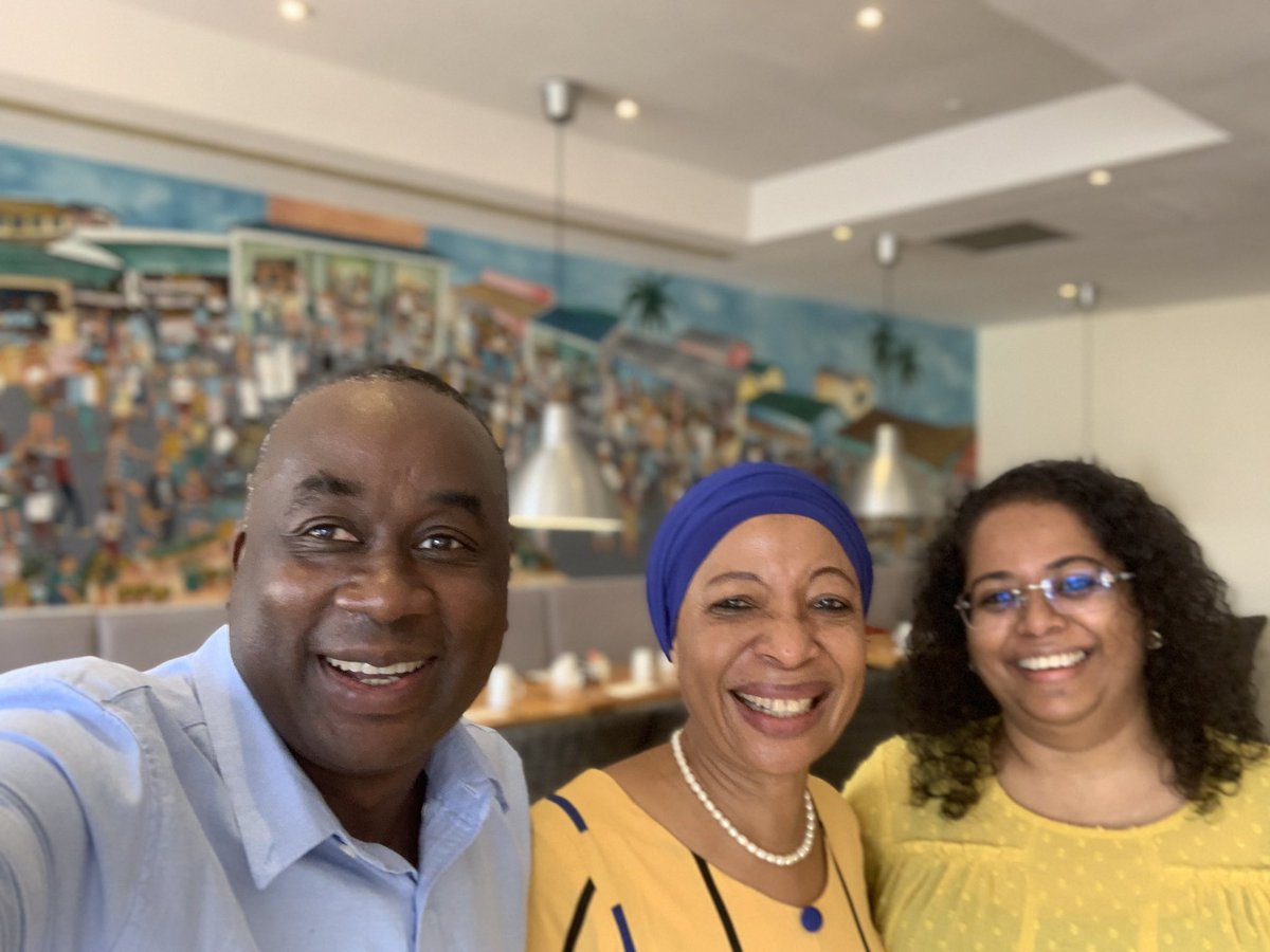 Uwihanganye_A's tweet photo. A morning shout out to the amazing ladies of the @ALIEastAfrica Network. Dada @MuroZuhura &amp; the incredible @CRBarretto loved catching up, and thinking together. Pamoja, we continue, tuna songa mbele. #ALIFellows Dar es Salaam 🇹🇿 https://t.co/ibPF3y3kFq