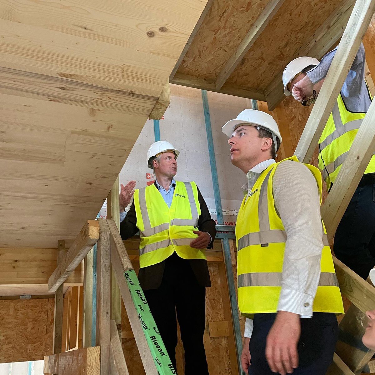 Greencore Homes (@greencorehomes) on Twitter photo On Friday Greencore Construction and <a href="/SsassyProperty/">Ssassy Property</a> were pleased to welcome <a href="/ZacGoldsmith/">Zac Goldsmith</a>, Minister for the International Environment and Climate and Forests and David Johnston (<a href="/david4wantage/">David Johnston OBE</a>), our local MP to Springfield Meadows to talk about our Climate Positive Houses. On Friday Greencore Construction and <a href="/SsassyProperty/">Ssassy Property</a> were pleased to welcome <a href="/ZacGoldsmith/">Zac Goldsmith</a>, Minister for the International Environment and Climate and Forests and David Johnston (<a href="/david4wantage/">David Johnston OBE</a>), our local MP to Springfield Meadows to talk about our Climate Positive Houses.