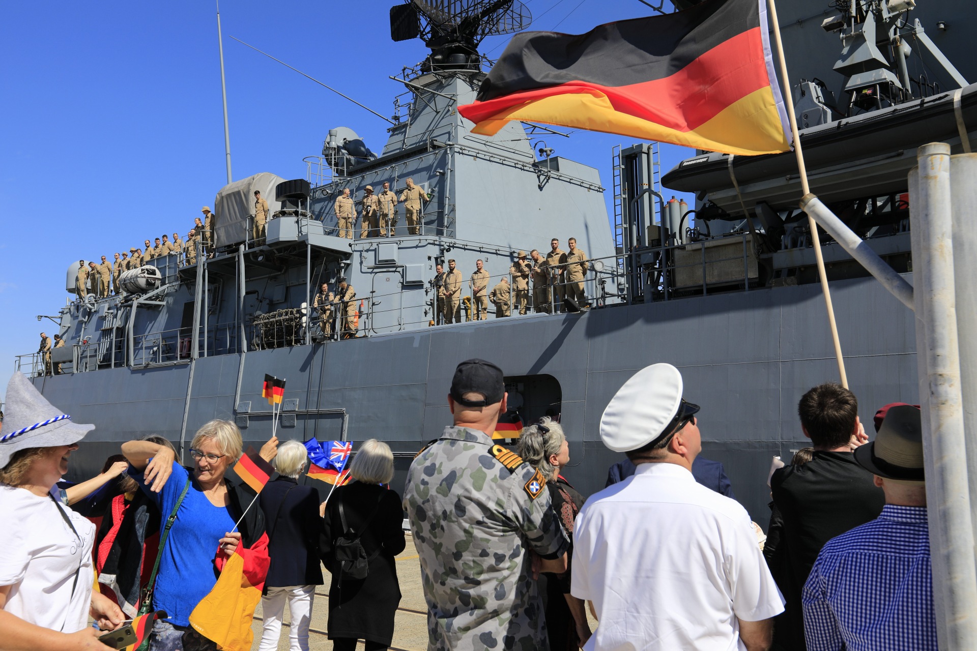 30多年来第一次访问澳洲的德国海军战舰抵达西澳