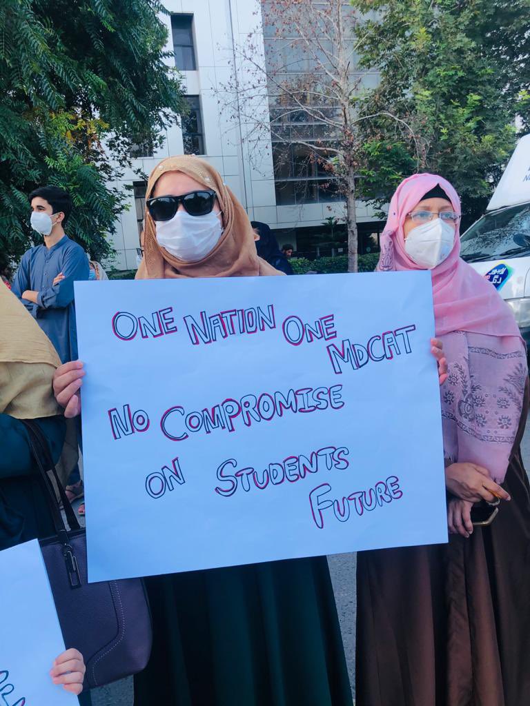 zehrijournalist's tweet image. Topper Student complaining about the Failed system of @pmc_org.

#WeRejectPMCLollypop 
#Balochistan #WeRejectPmcMdcatTest2021 
#MdcatStudentsAtDChowk
#JusticeForMDCATstudents