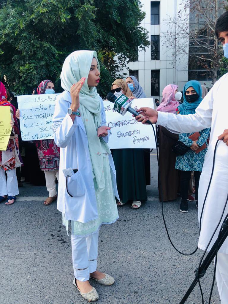 zehrijournalist's tweet image. Topper Student complaining about the Failed system of @pmc_org.

#WeRejectPMCLollypop 
#Balochistan #WeRejectPmcMdcatTest2021 
#MdcatStudentsAtDChowk
#JusticeForMDCATstudents
