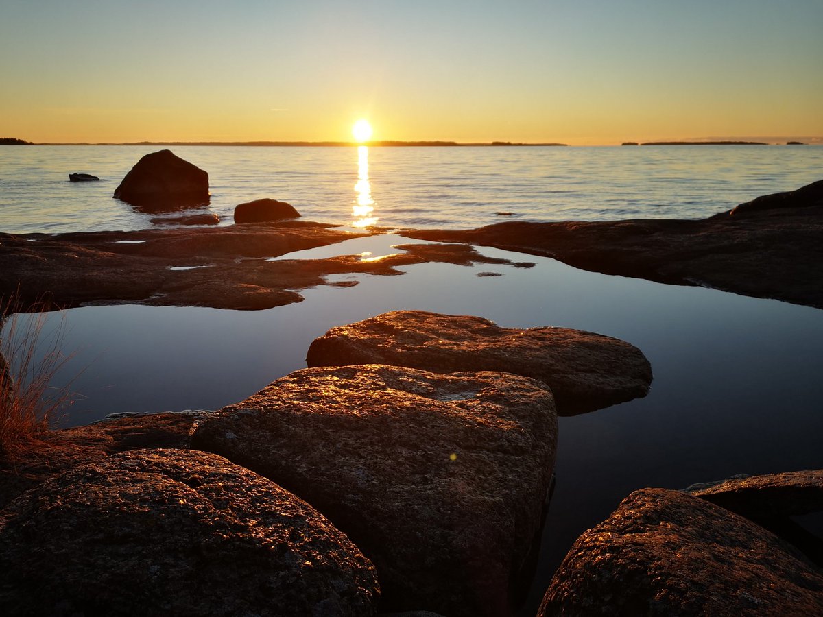 CliniusLtd's tweet photo. @AstaWallenius Auringonnousu / Soluppgång. Suomenlahti / Finska viken.
#syysaamu https://t.co/xDdJGAsOOI