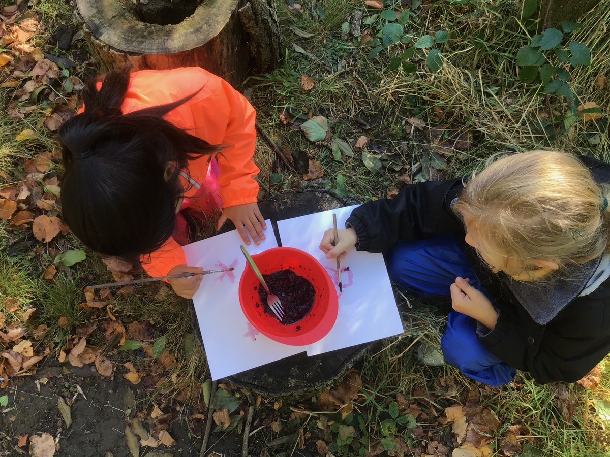 A fabulous Outdoor Learning session for Year 3 yesterday. 🔍 They became detectives looking for evidence of herbivores, omnivores and carnivores. They found nibbled leaves and a plentiful supply of berries and plants. #BeYourBest