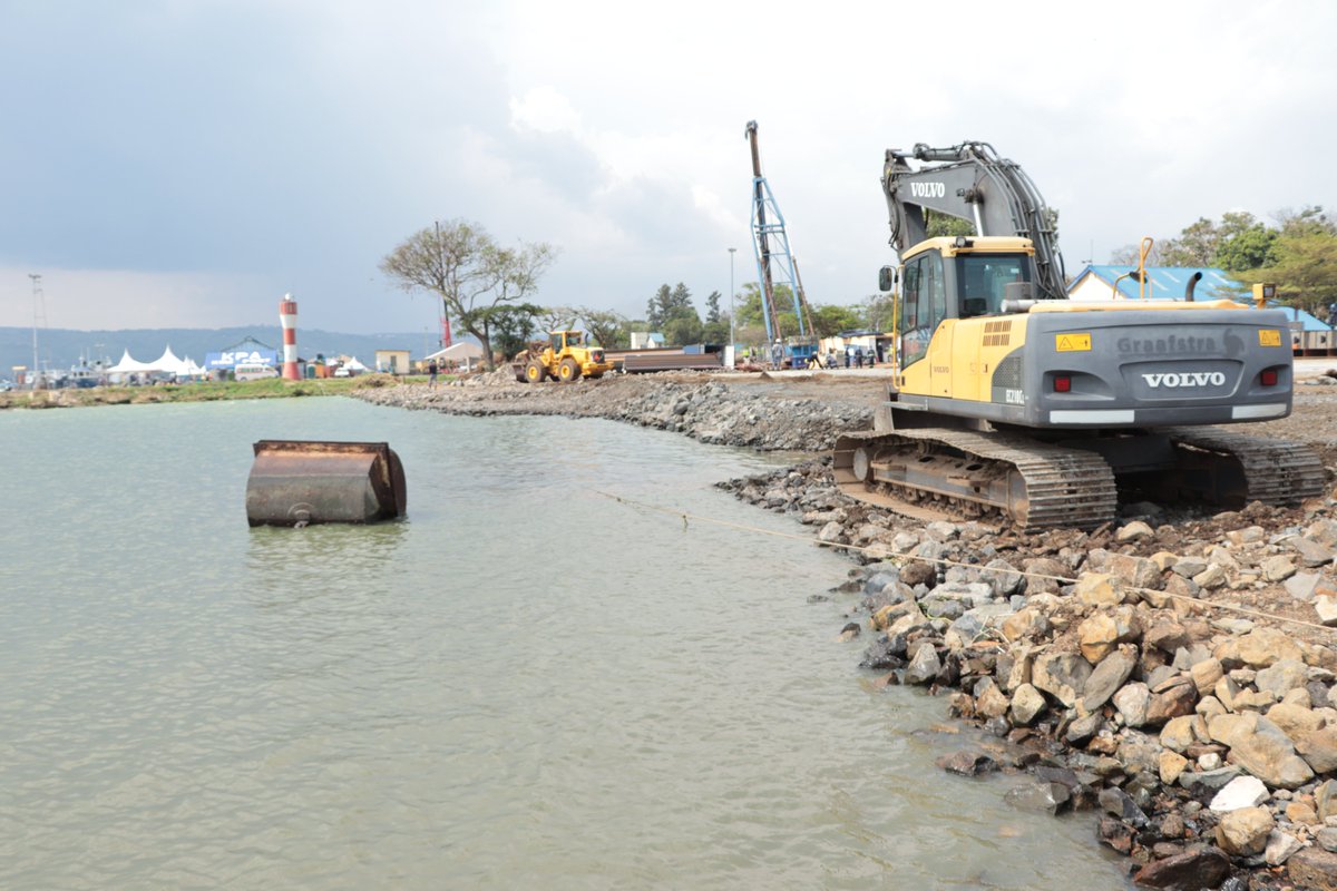 KenyaShipyards's tweet photo. #KSL Core value II: Professionalism; Delivering the best quality service to customers with utmost rigour and efficiency. https://t.co/pJDQ68fWQm