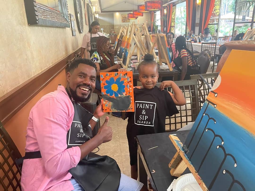 PaintAndSipUG's tweet photo. Congratulations baby Imarni, one of the painters who WON one of #PaintAndSipUganda Tshirt for being the audience 's pick for #BestPainter on Sunday 26th Sept. Congratulations mummy @odean256 You have very ,very creative kids🎨
For inquiries ☎️+256-700-512-710 or +256-781-512-710 https://t.co/2bjSxkFdgF