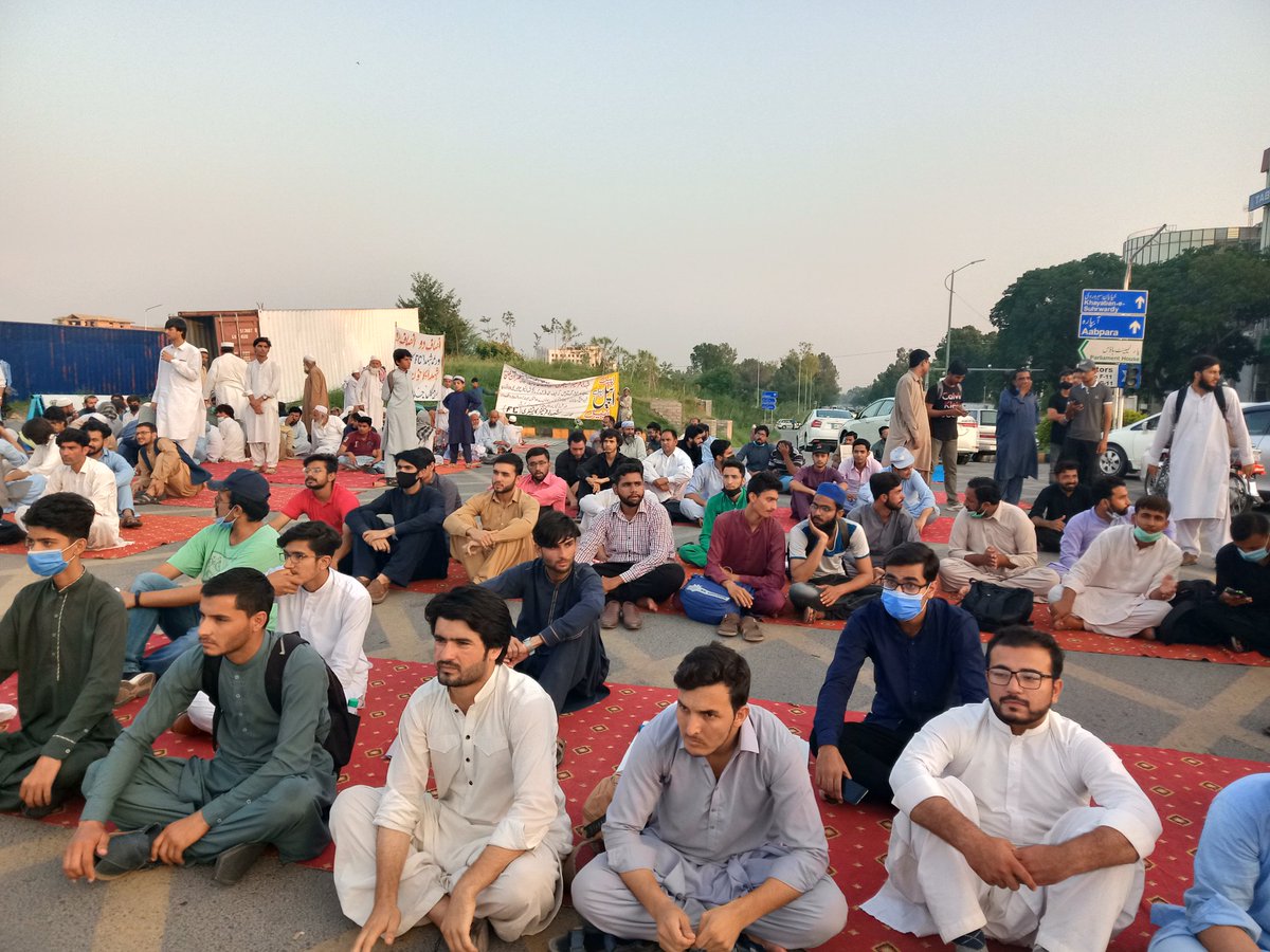DWMOfficial's tweet photo. PMC has rejected to reconduct National MDCAT on the same date, and DWM-Pakistan has decided to move towards PM-House Islamabad tomorrow. All the medical students,pre-medical students,doctors &amp; organizations are requested to join us.
#MdcatStudentsAtDChowk
#WeRejectPMCLollypop https://t.co/jchV4HdhHc