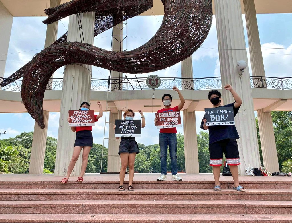 geloxmrfl's tweet photo. #ThrowBackToSchool
Nakakamiss mag-RTR.
I join the UP Community in fighting back against the Php 1.3B Budget Cut to the university. Rechannel military funds to education to pave way for safe reopening of classes.
#NoToUPBudgetCut
#LigtasNaBalikEskwela
(https://t.co/lQImpieBxH) https://t.co/k6mvumo86l