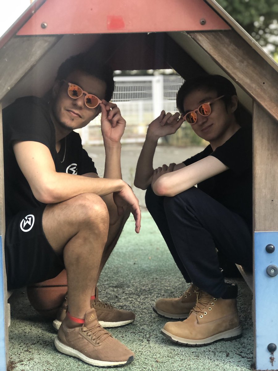 ProsDoingThings's tweet photo. 📷 @MementoLoL and @Toucouille_lol in a little wooden house. https://t.co/kUI3en1ZHp