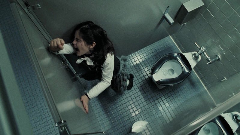 Toilet scene. Эстер Коулман дитя тьмы 2009. Дитя тьмы 2009 Эстер рука.