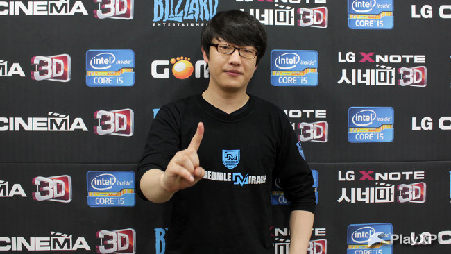 ProsDoingThings's tweet photo. 📷 #Nestea pointing to the camera. https://t.co/9KwwWINcGK