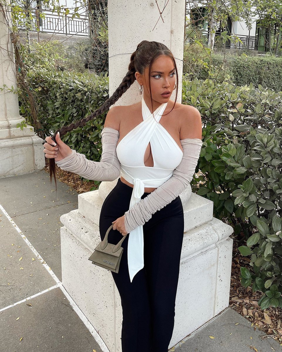 𝙲𝚊𝚗 𝚠𝚎 𝚓𝚞𝚜𝚝 take a minute for this 𝗕𝗿𝗮𝗶𝗱 𝗺𝗼𝗺𝗲𝗻𝘁🤩 <a href="/OliviaPierson/">Olivia Pierson</a> wears our 34" Extra AF Braid in shade Choc Brown 🔥 

Shop now via the 𝗹𝗶𝗻𝗸😍bit.ly/3AQXm5M
🇬🇧£32 / 🇺🇸$49