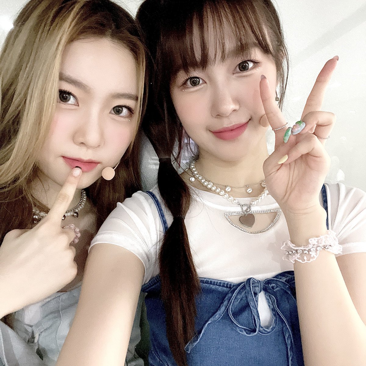 <a href="/ichillin_km/">ICHILLIN' OFFICIAL</a> [ENG TRANS - Date: 092821]

[#Sohee🌷] [#Jackie🎁]
Tadah💝
Be careful not to catch a cold in this changing of seasons
Please chill today and chill tomorrow💗

trans credit : <a href="/IchillinGlobal/">ICHILLIN Global</a>

#아이칠린 #ICHILLIN #KPOP