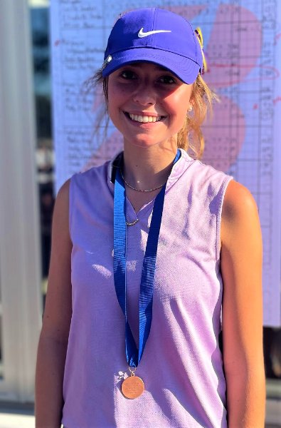 Molly Kizer punches ticket to state golf tournament - UC sophomore posts strong region showing (posted Sept. 28, 2021) edne.tw/n745540