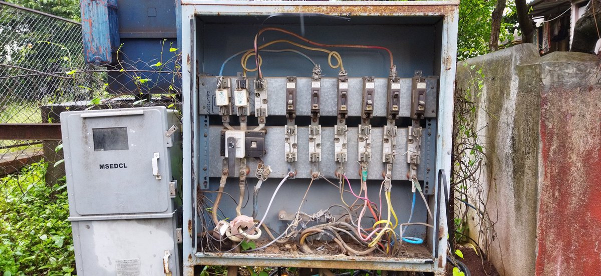 shyamRKalaskar's tweet photo. @MAHAVITARAN This without door electric panels, which have just 3.5 feet height from ground. Any kid can easily touch it. Can you find any permanent solution to avoid accident. 
This photo from Hirawadi, Nashik, and there are many panels which don't have doors. https://t.co/tq0PK0U7e2
