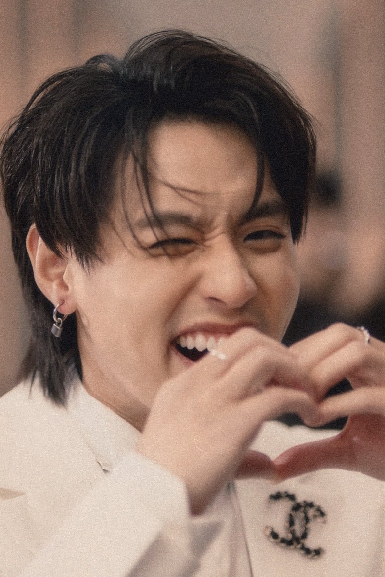 Fhg8H0Li5XIQPOk's tweet photo. I really love this smil.he is so kind and cute that I hope he will laugh so happily forever#billkin #billkin_iไม่o #Sagetosuccess #lofficiellivexbliikin #bbillkin #bkpp #ceobillkin #witalbplussage #micksoftcookies #thailand #บิวกิ้นพีพี #พีพี #บิวกิ้น #VittoCxBillkin https://t.co/qOB9gYhrPS