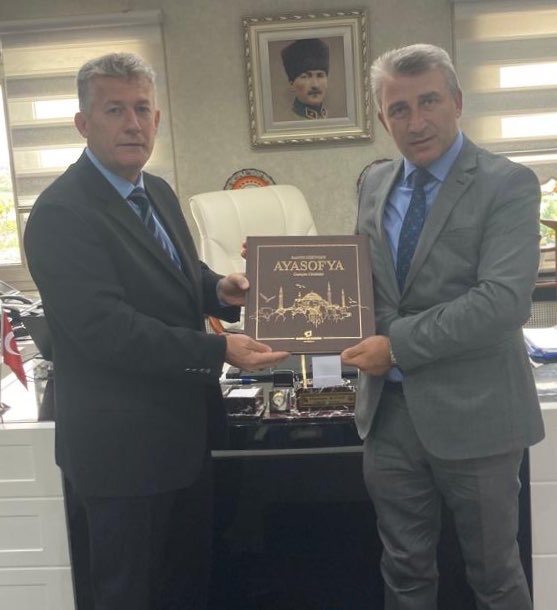 Basın İlan Kurumu Sakarya Şube Müdürlüğü olarak Sakarya Cumhuriyet Başsavcısı Osman Köse’yi ziyaret ettik. Başsavcımıza görevinde başarılar dileyerek, geçtiğimiz günlerde vefat eden ağabeyi Hasan Köse için taziyelerimizi ilettik.