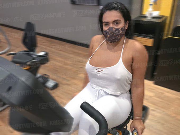 Blusinha Soltinha com Legging Branca na Academia = Combina&ccedil;&atilde;o Perfeita Concorda? https://t.co/cQlizYHUTV<a href="/tag/corno"class="tags"><span>#corno</span></a><a href="/tag/krisshotwife"class="tags"><span>#krisshotwife</span></a>