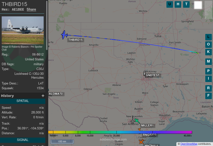 TheIntelFrog's tweet photo. USAF Thunderbirds support C-130 #AE1BEE as THBIRD15 out of Little Rock and headed westbound. https://t.co/nWpfpVd2cc