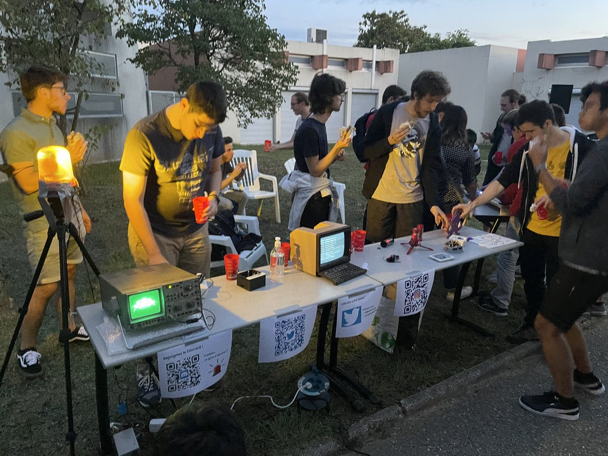 On vous attend demain à 12h en A042 pour la réunion de lancement !