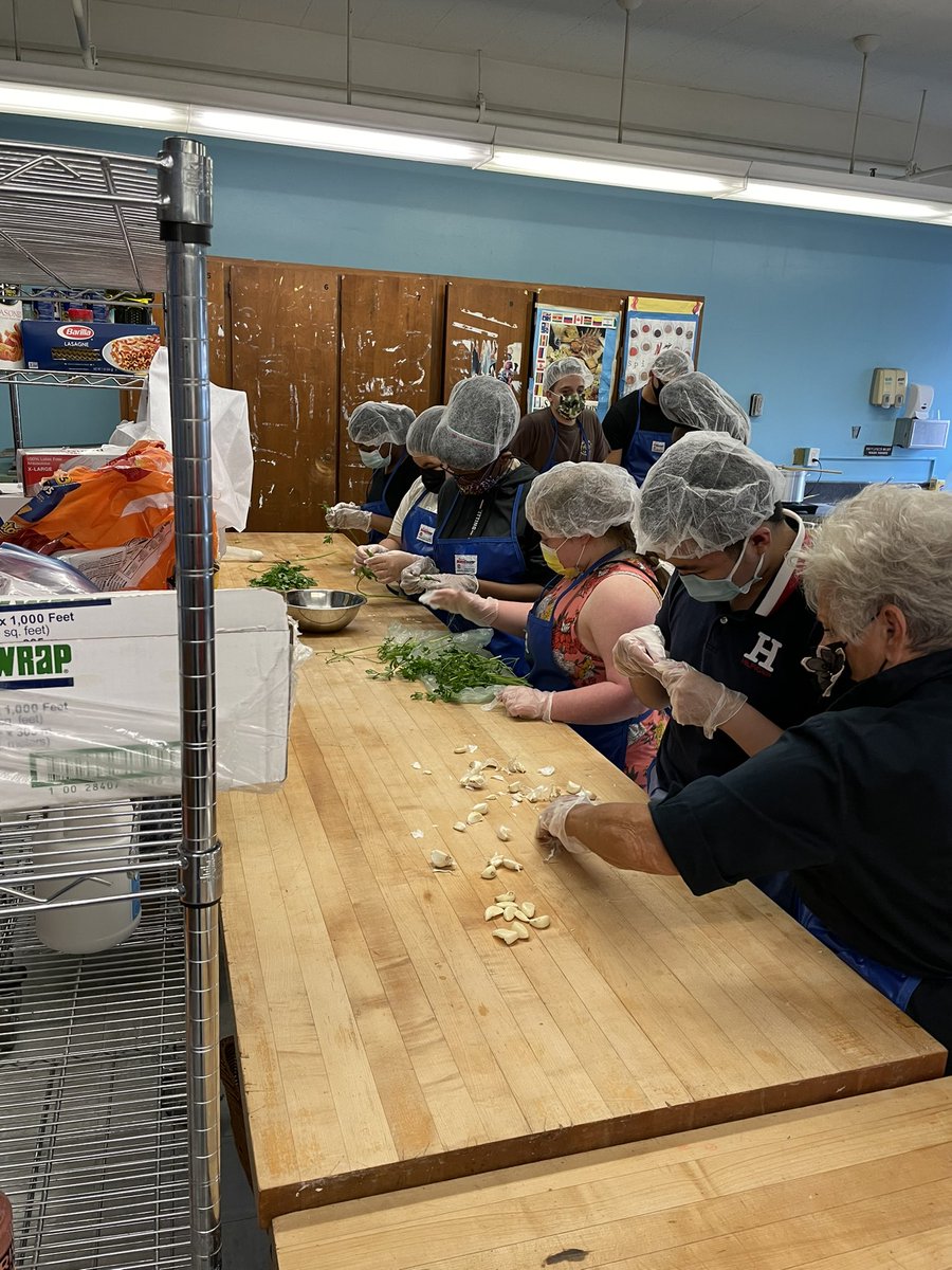 AcesJdhs's tweet photo. ACES’s is having a great morning preparing Baked Ziti and Garlic Knots for a special visitor…@JohnDeweyBK @jsimon1422 #dewinitdelicious https://t.co/UyiIfxEgoE
