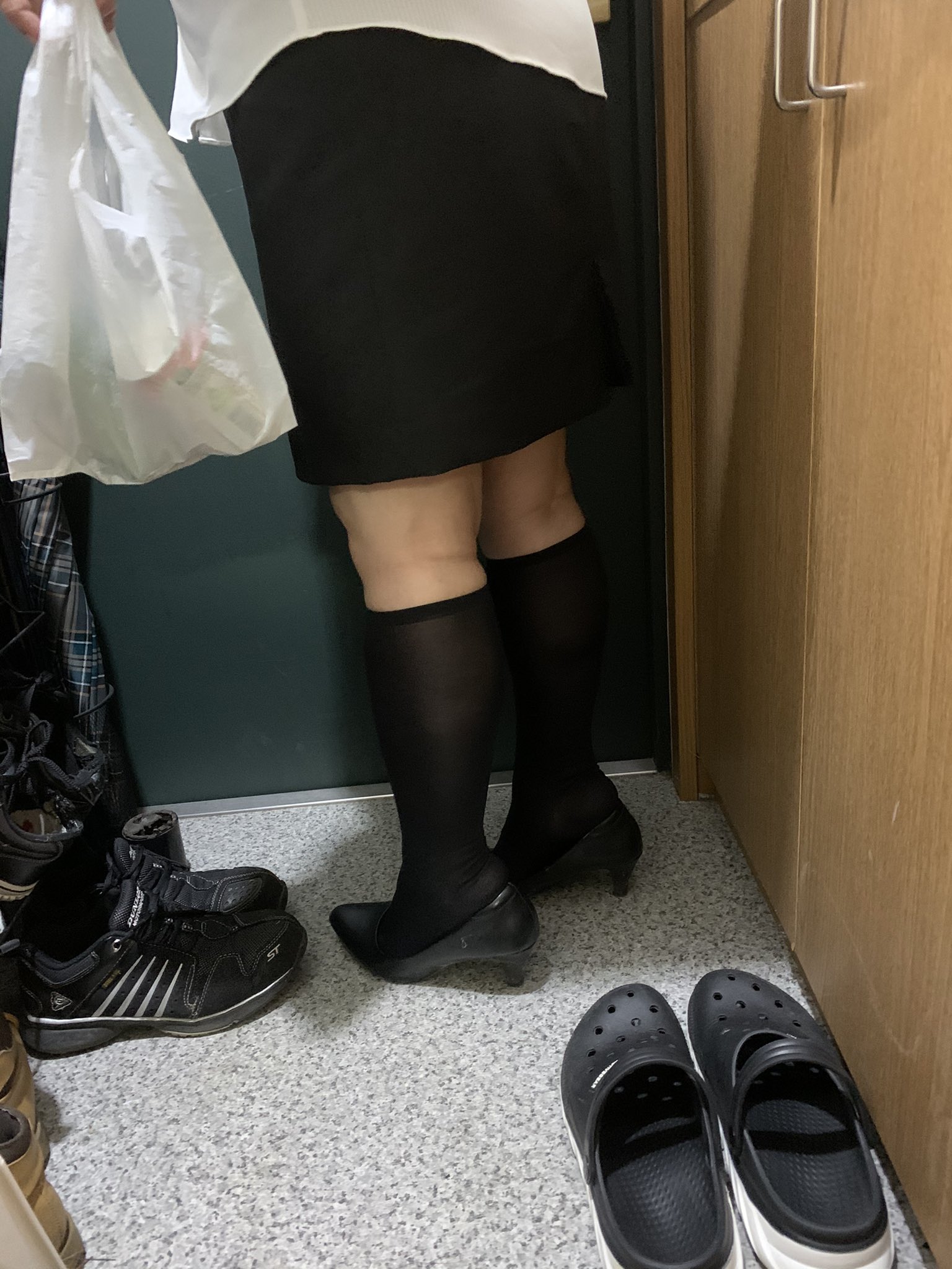 熟女　ハイソックス 