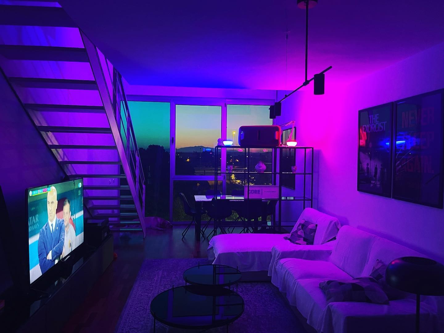 Anbefalede Ungdom Odds Philips Hue on Twitter: "Pink, purple, and blue – and a gorgeous sunset  view. What colors do you like to combine? This photo was submitted by a  real Hue user. Add #philipshue