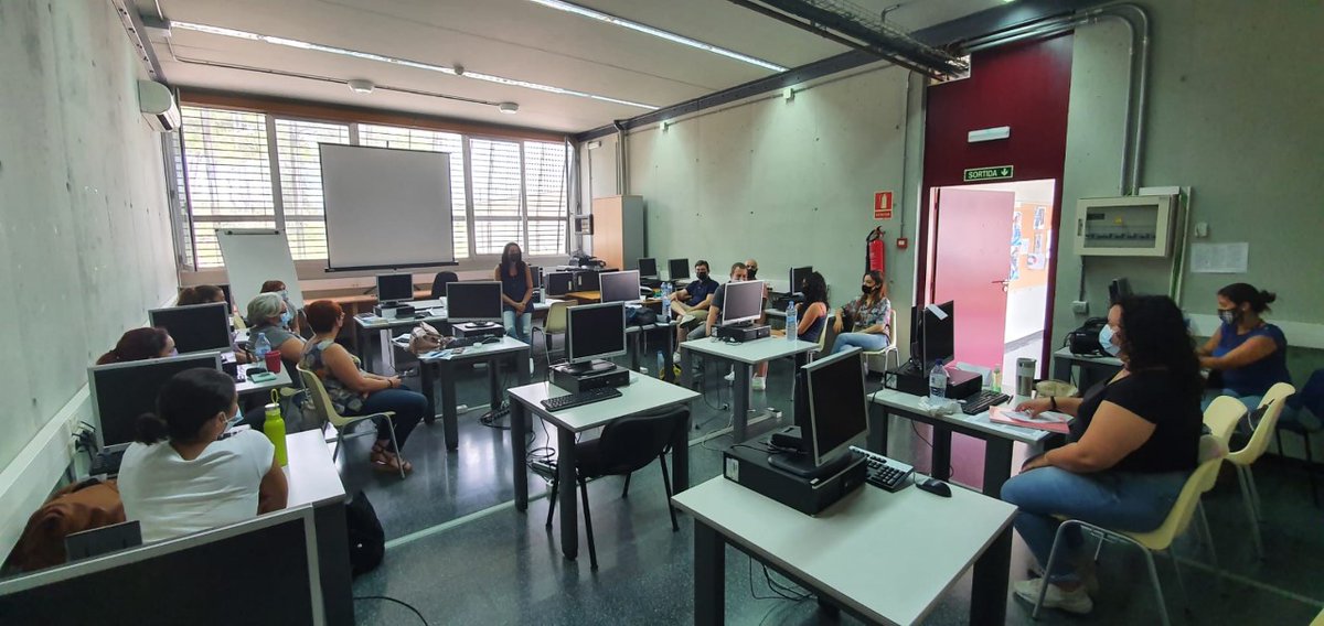 baixebreavant's tweet photo. 🧑‍💻Alumnes del curs d'Activitats de Gestió Administrativa realitzant la formació complementaria 
Als alumnes els hi queda realitzar 80 h de pràctiques i ja serà seu el Certificat de Professionalitat 2 d'Activitats de Gestió Administrativa.
#BEInnova #formació #CP2 #gestióadminist https://t.co/f91o8mOItH