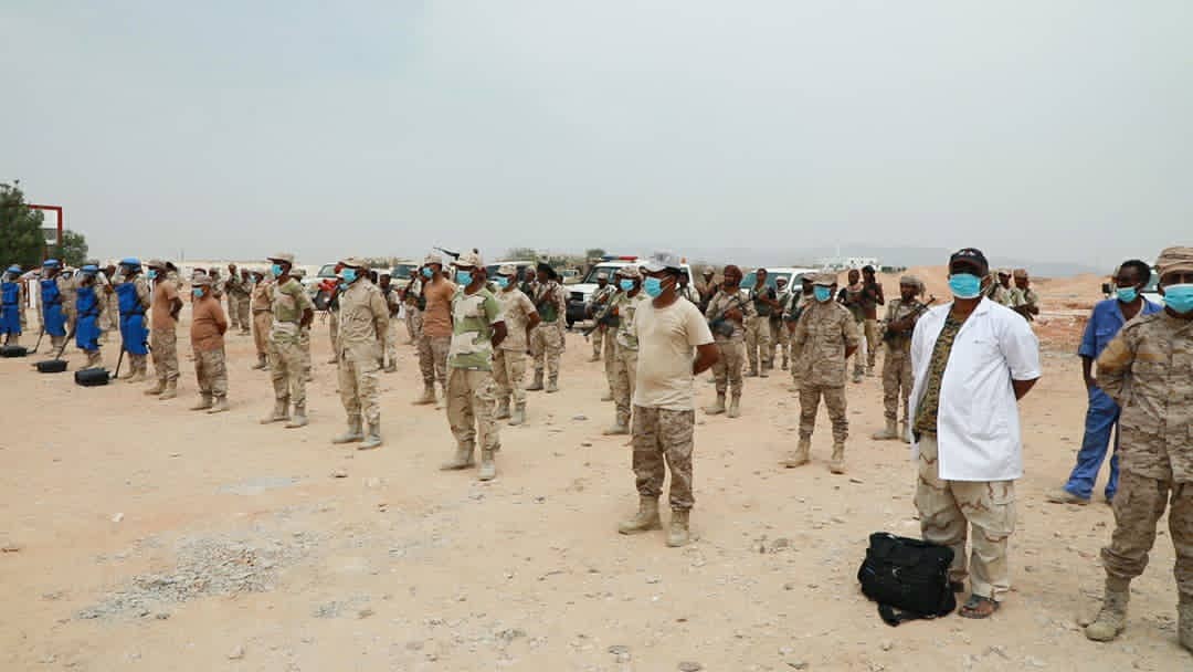 HadramoutGov's tweet photo. محافظ #حضرموت يطلع على مستوى انضباط شعبة الهندسة وجاهزيتها لتنفيذ المهام العسكرية https://t.co/oHNI17ljBQ
