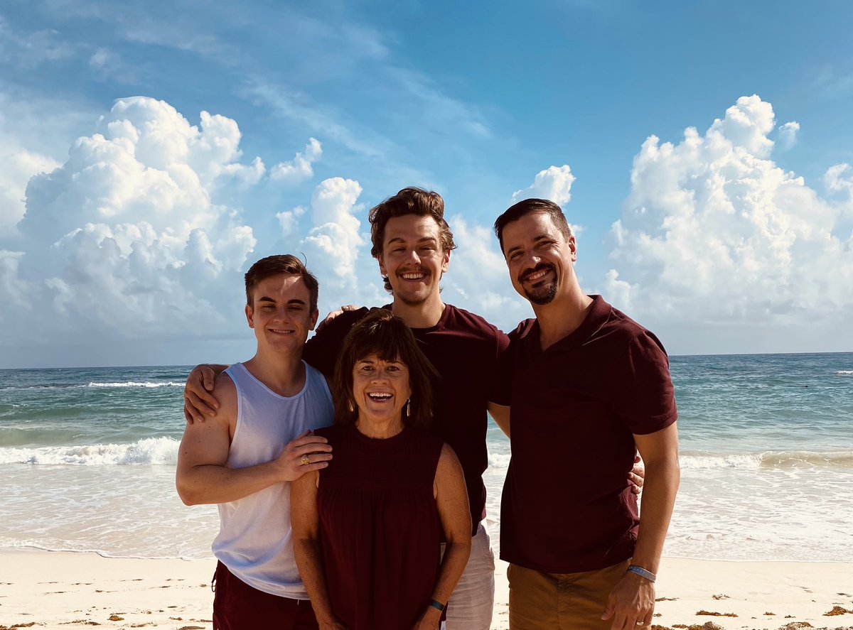 hereforewe2018's tweet photo. Happy Sons day to my faves! ❤️❤️#mysonsshine #mythreesons #luckymomma https://t.co/WdaAL6AjB4