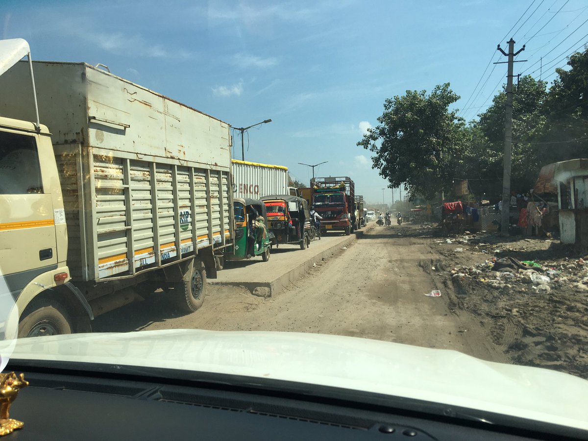 faridabad_save's tweet photo. यह देखिए NIT INDUSTRIAL #फरीदाबाद स्मार्ट सिटी का हाल शहर ! 2 बड़े मंत्री होने के बाद भी यहां की रोड़े इतनी खराब है कृपया कुछ करें @cmohry  साहब @KPGBJP @moolchandbjphry @Dchautala @DC_Faridabad @pehchanfbd @SmartCityFbad @NeerajSharmaINC @PMOIndia https://t.co/LjCjhFaMze