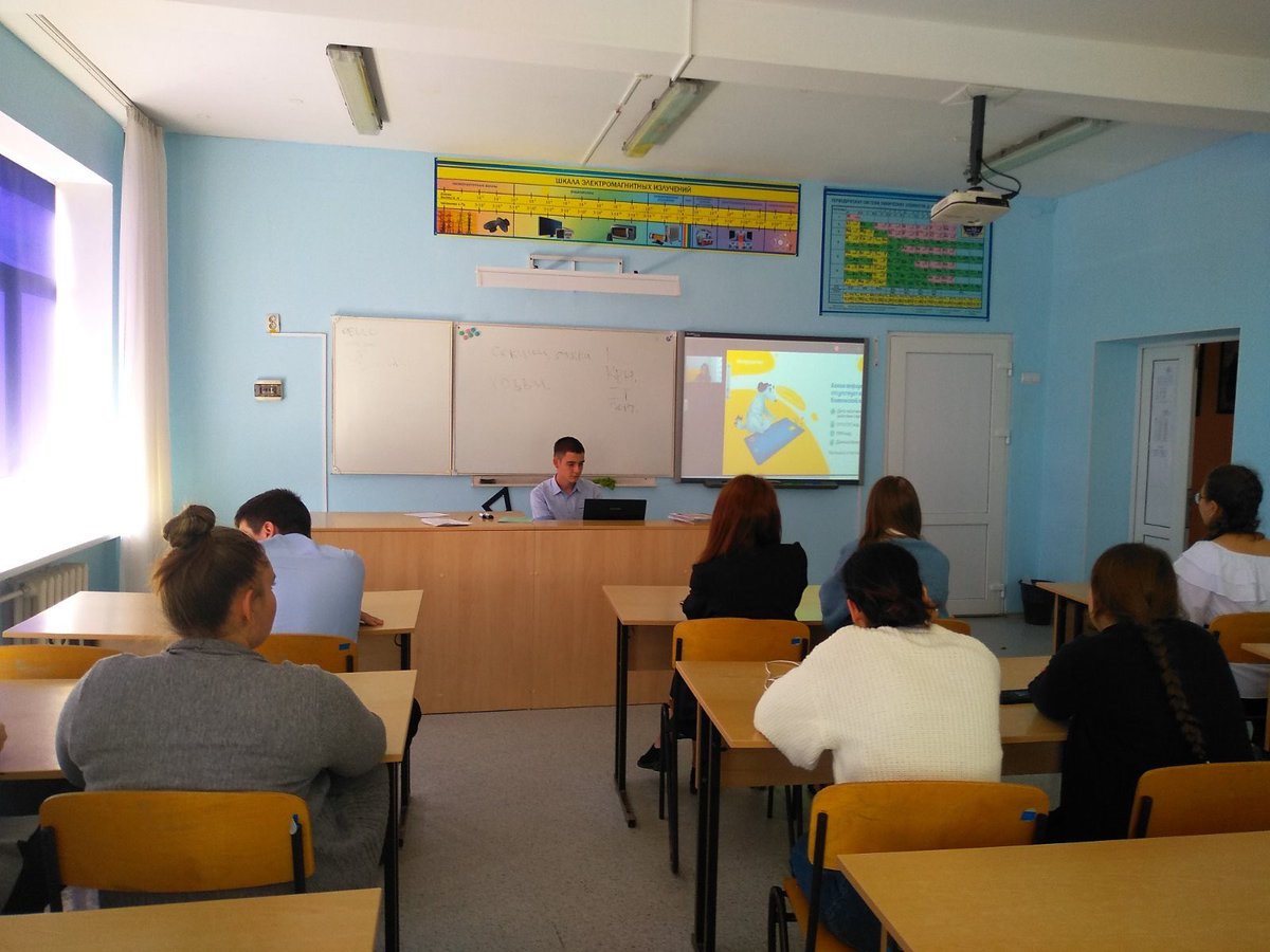 gbousosh7's tweet photo. 28.09.2021 г. В ГБОУ СОШ 7 г. Кинеля обучающиеся 10-11 классов приняли участие в Онлайн -уроке по финансовой грамотности "Платить и зарабатывать банковской картой" https://t.co/UXRekkzNMH