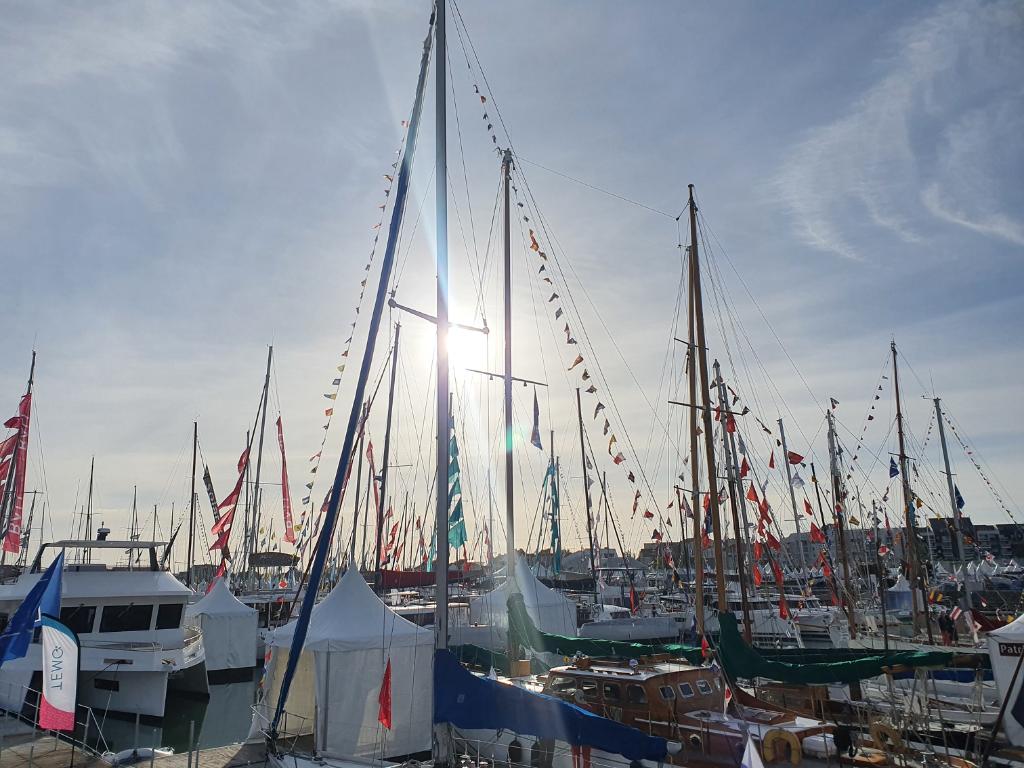 HondaFrancePR's tweet photo. Le 49e salon du #GrandPavois de La Rochelle vient d'ouvrir ses portes jusqu'à dimanche🚤! Venez découvrir nos nouveautés #HondaMarine! Nouveau design de #Moteur et nouvelle offre de #Garantie sont au RDV avec nos partenaires #Grand, @HighfieldBoats , #MarSea, #Ranieri et #Terhi! https://t.co/4nriBtSr4L